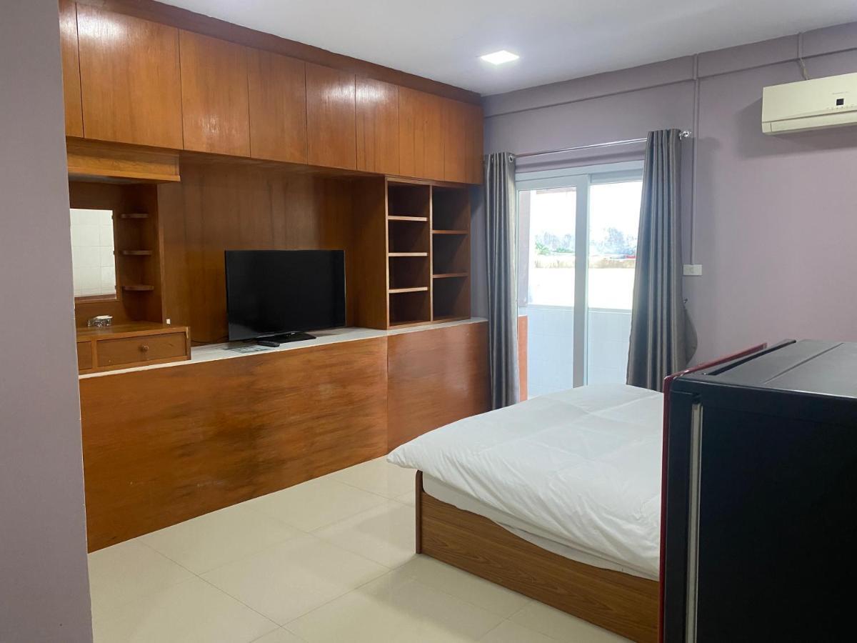 Hug Me Guesthouse Pattaya Esterno foto