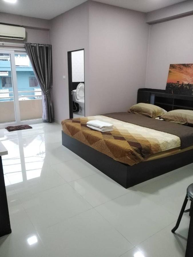 Hug Me Guesthouse Pattaya Esterno foto