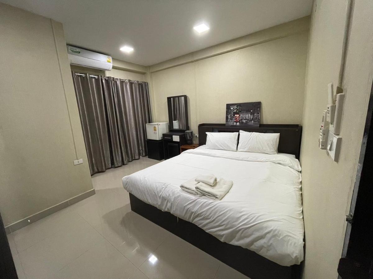 Hug Me Guesthouse Pattaya Esterno foto